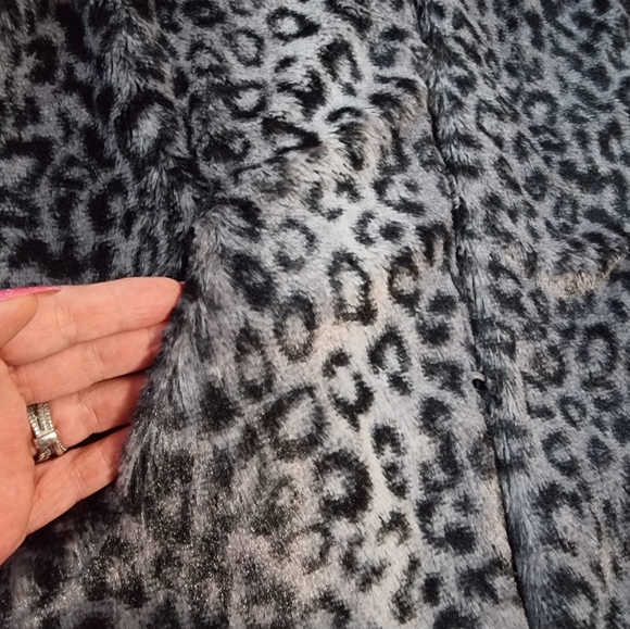 Betsey Johnson Super Soft Leopard Print Vest - Picture 3 of 9